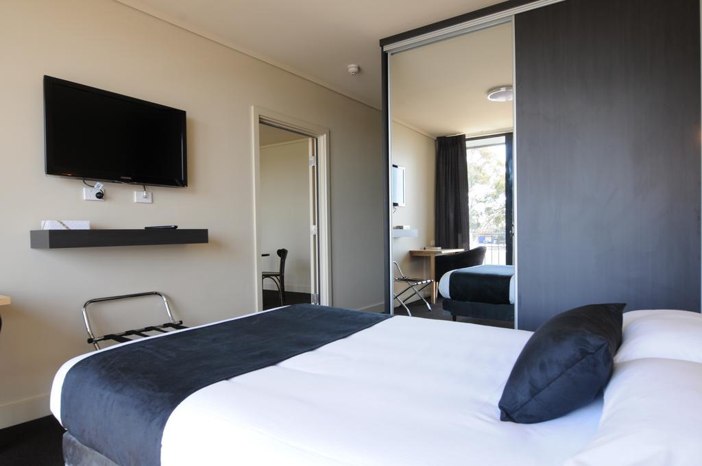 Mansfield Park Hotel Finsbury Room photo